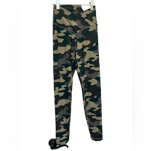 Offline by Aerie Real Me green camouflage 7/8 length hi rise leggings NWT - Picture 1 of 8
